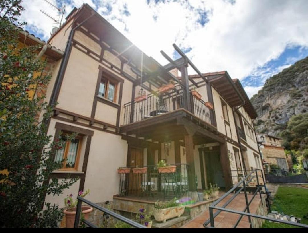 Hotel Rural En Las Cascadas De Tobera Екстер'єр фото